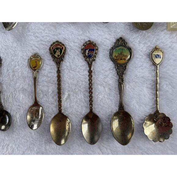 Vintage Souvenir Mini Collector Spoons Lot of 27, States, Landmarks, Countries - Picture 3 of 8